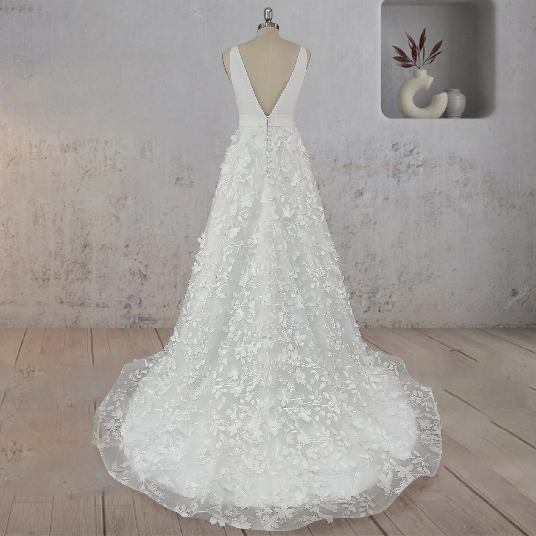 A Line White Tulle Lace Sleeveless Flowers Wedding Dresses