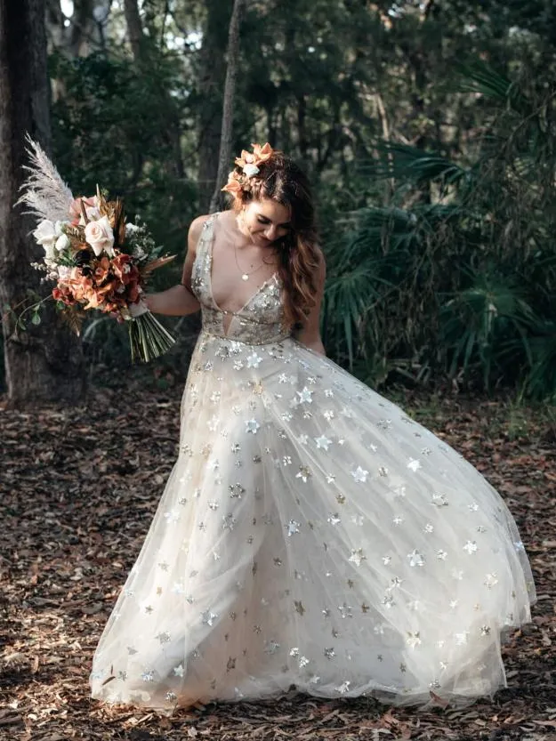 Anneprom A-line V neck Wedding Dress With Sequins Romantic Wedding Dresses APW0328