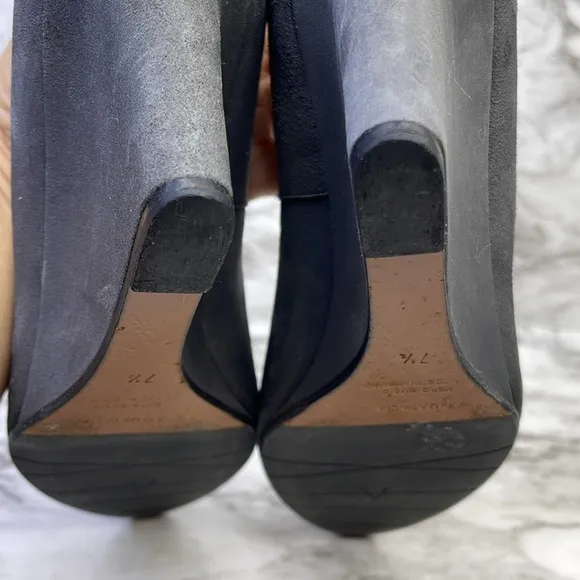 Aquatalia  Navy Textured Wedge Heels size 7.5 Made in Italy