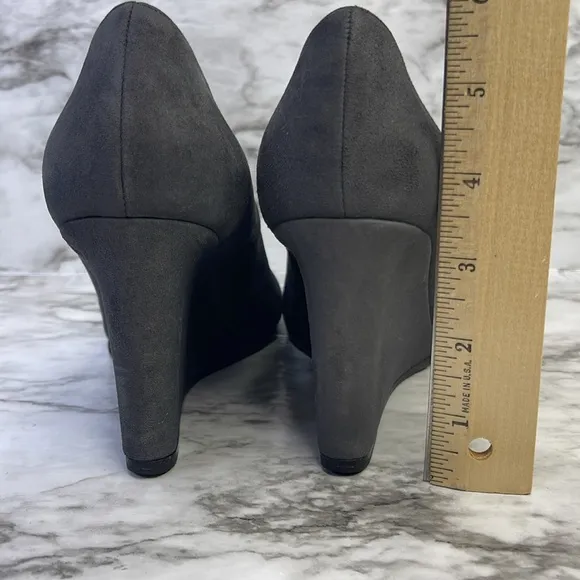 Aquatalia  Navy Textured Wedge Heels size 7.5 Made in Italy
