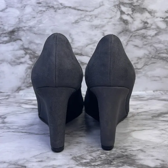 Aquatalia  Navy Textured Wedge Heels size 7.5 Made in Italy