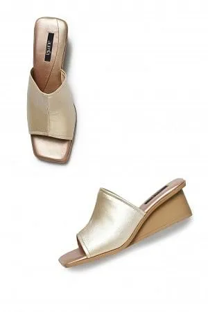 Aurelia Solid Gold Square Toe Wedge