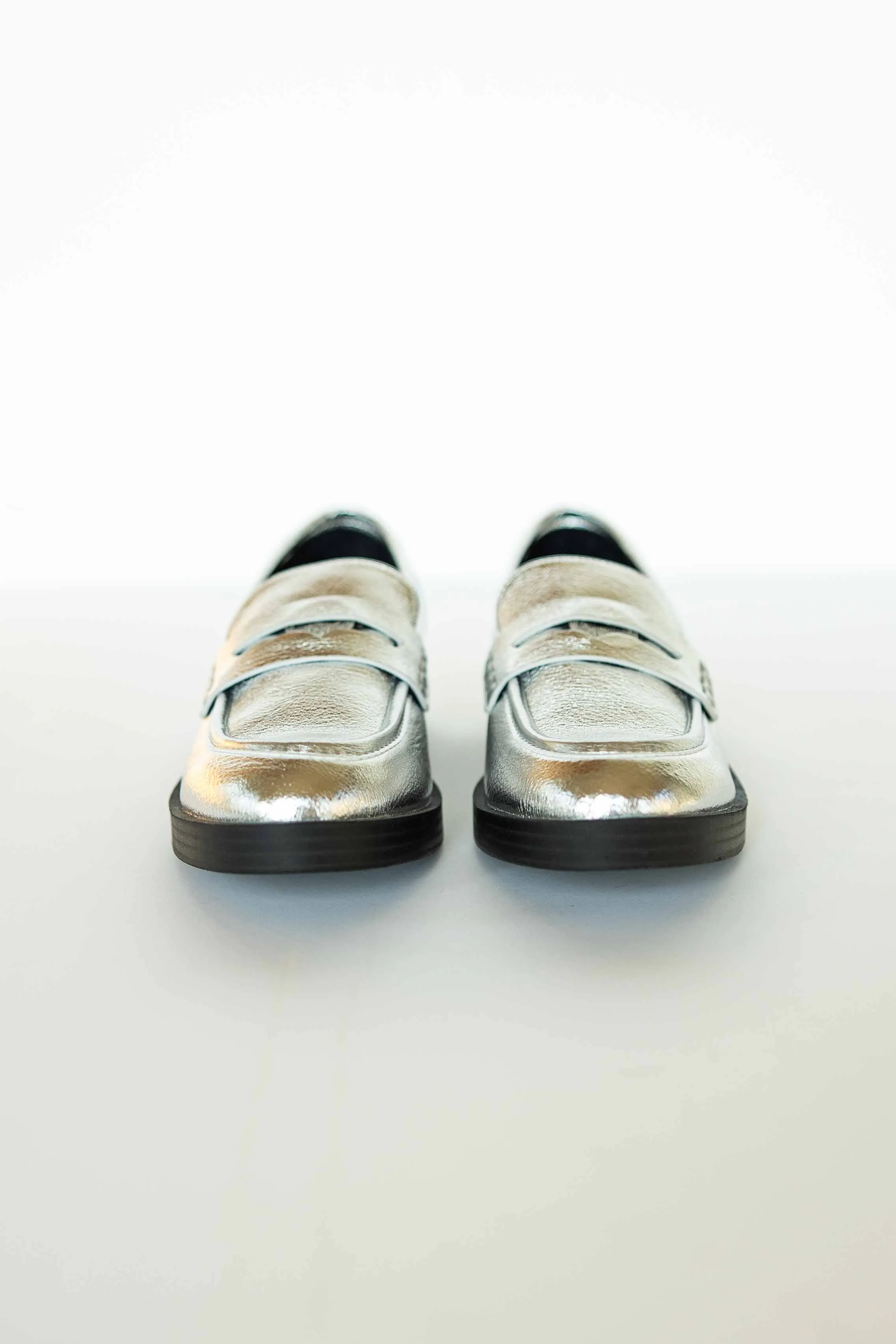 [CHINESE LAUNDRY] PORTER LOAFERS - SILVER