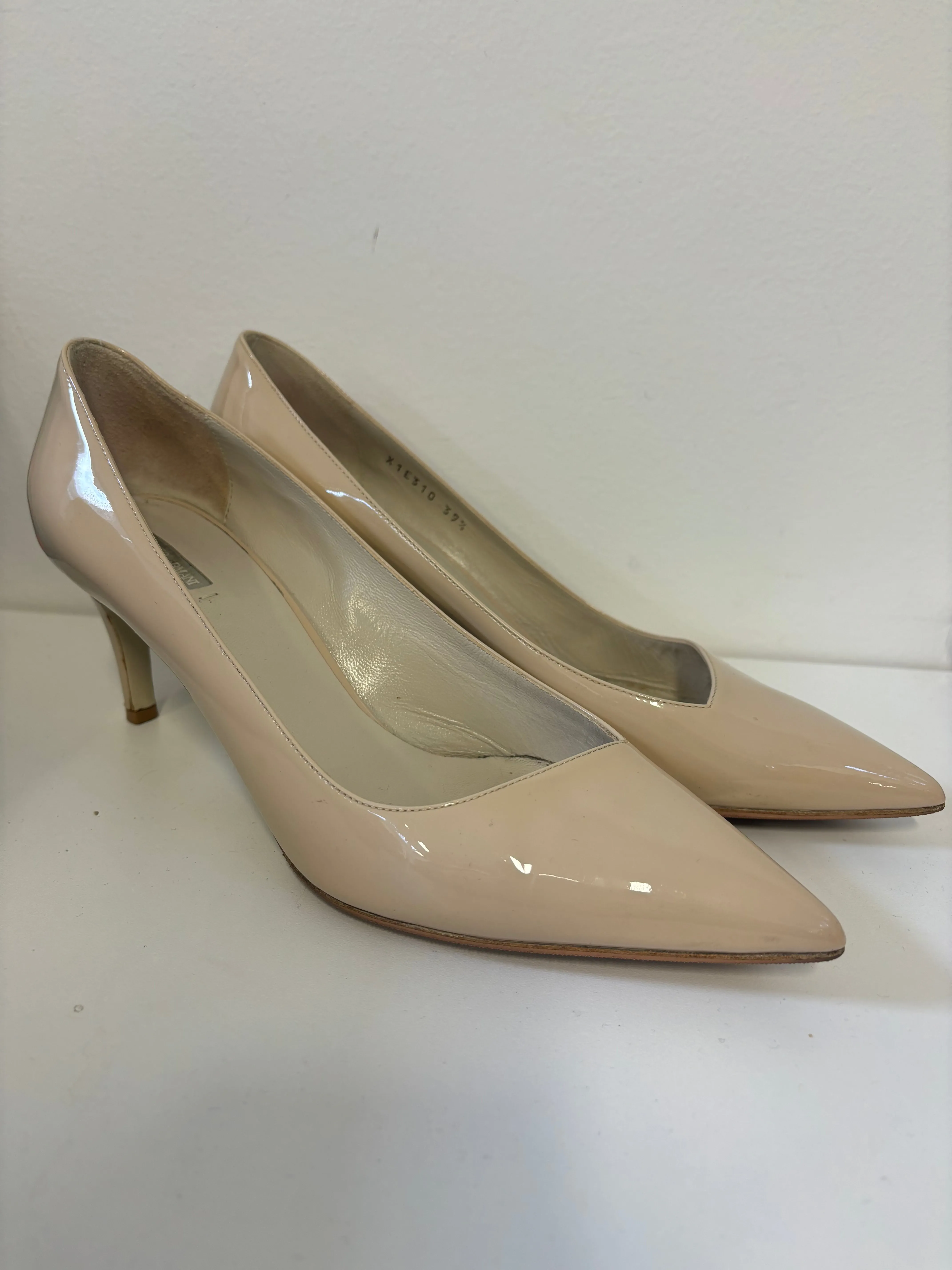 GIORGIO ARMANI patent leather ivory pumps