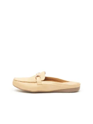 GOSSIP WOMENS BEIGE MOCCASINS