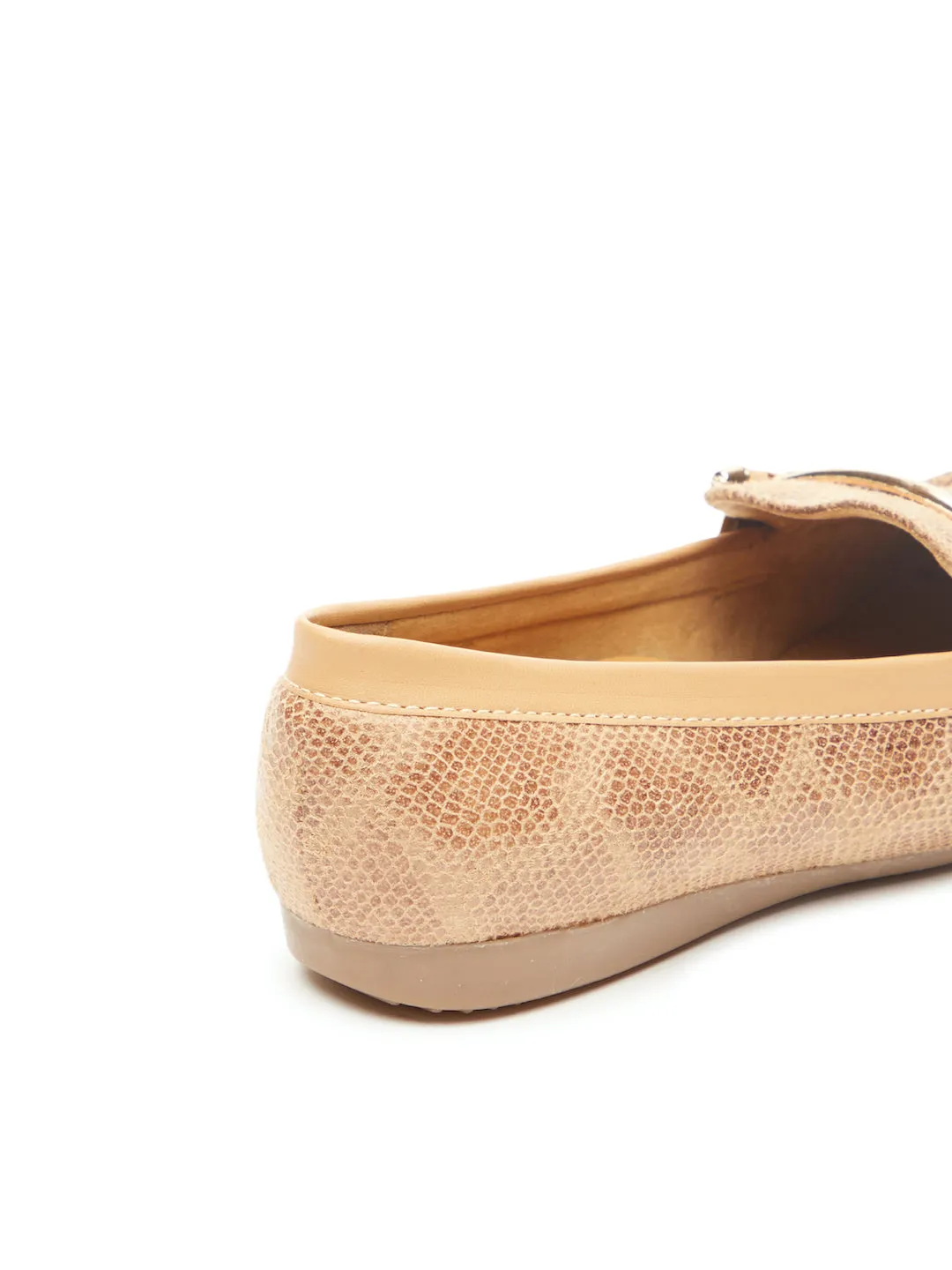 GOSSIP WOMENS BEIGE MOCCASINS