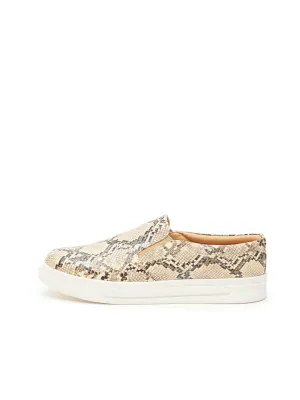 GOSSIP WOMENS BEIGE MOCCASINS