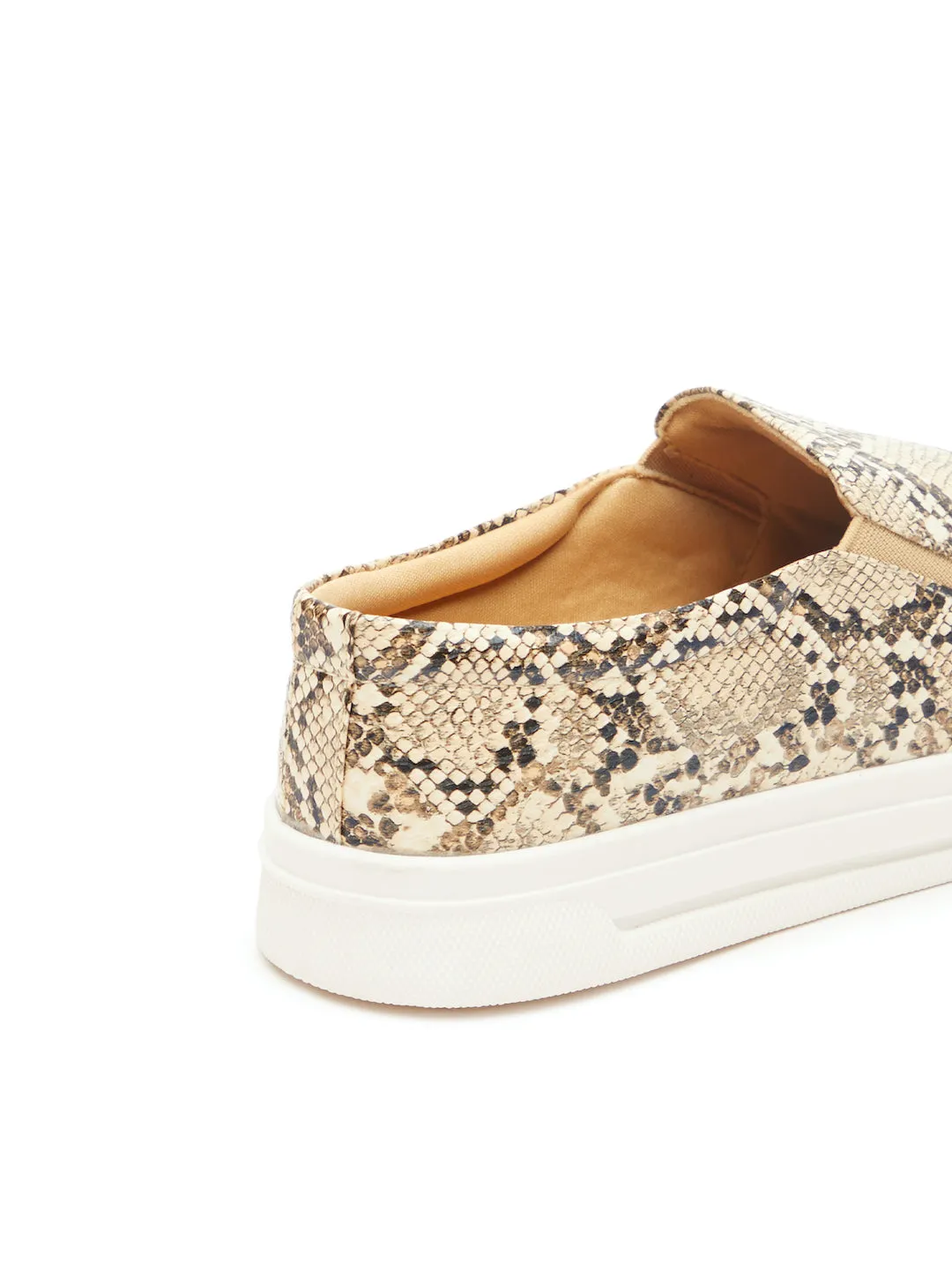 GOSSIP WOMENS BEIGE MOCCASINS