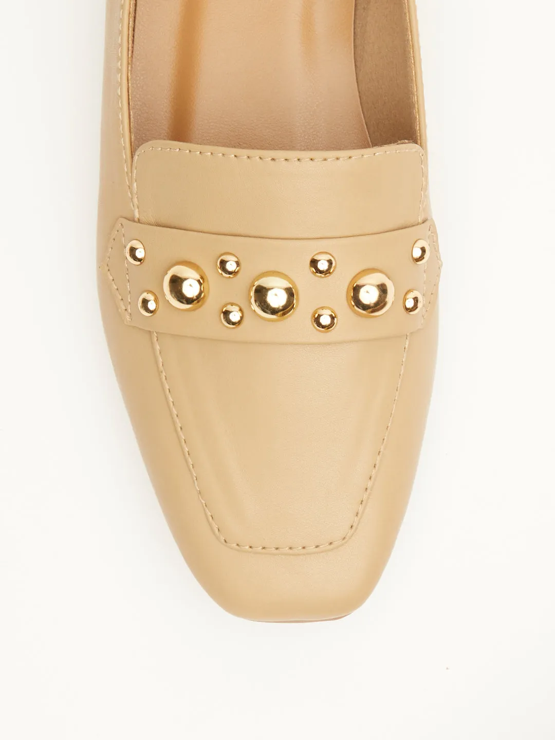 GOSSIP WOMENS BEIGE MOCCASINS