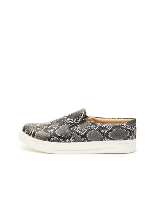 GOSSIP WOMENS BLACK MOCCASINS