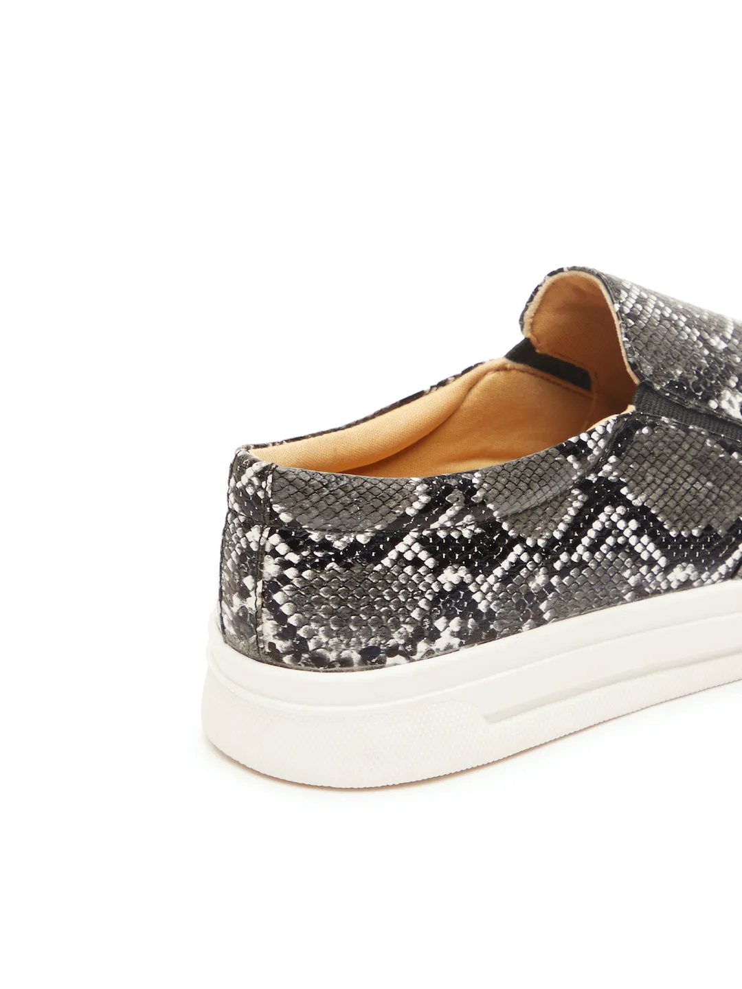 GOSSIP WOMENS BLACK MOCCASINS