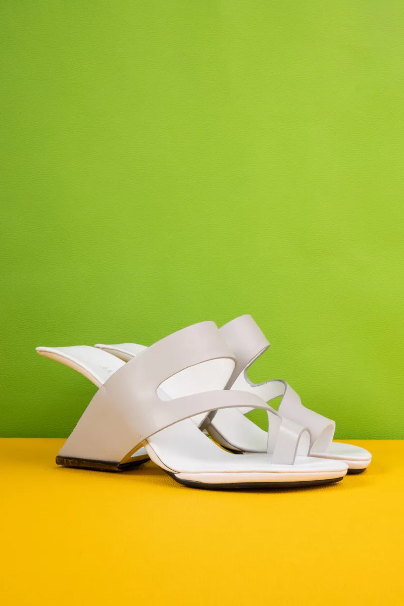 Noreen Ring Toe Leather Heels - Grey