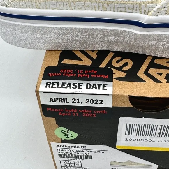 NWT Vans Authentic SF Classic Low Top Sneaker in Cream off white x Yucca Fins