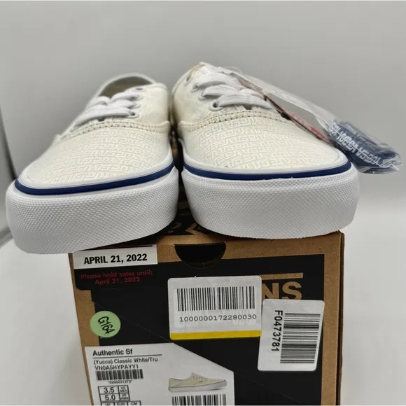 NWT Vans Authentic SF Classic Low Top Sneaker in Cream off white x Yucca Fins