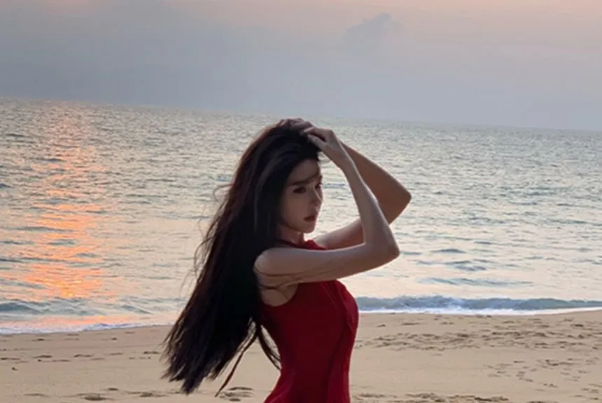 Set: Sleeveless One-Shoulder Plain Maxi A-Line Dress   Flower Choker