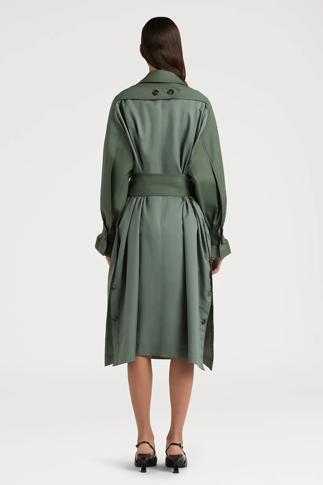 SUMPTUOUS MILITARY GREEN TRENCH COAT, THE EPITOME OF PORTS 1961 LUXURY