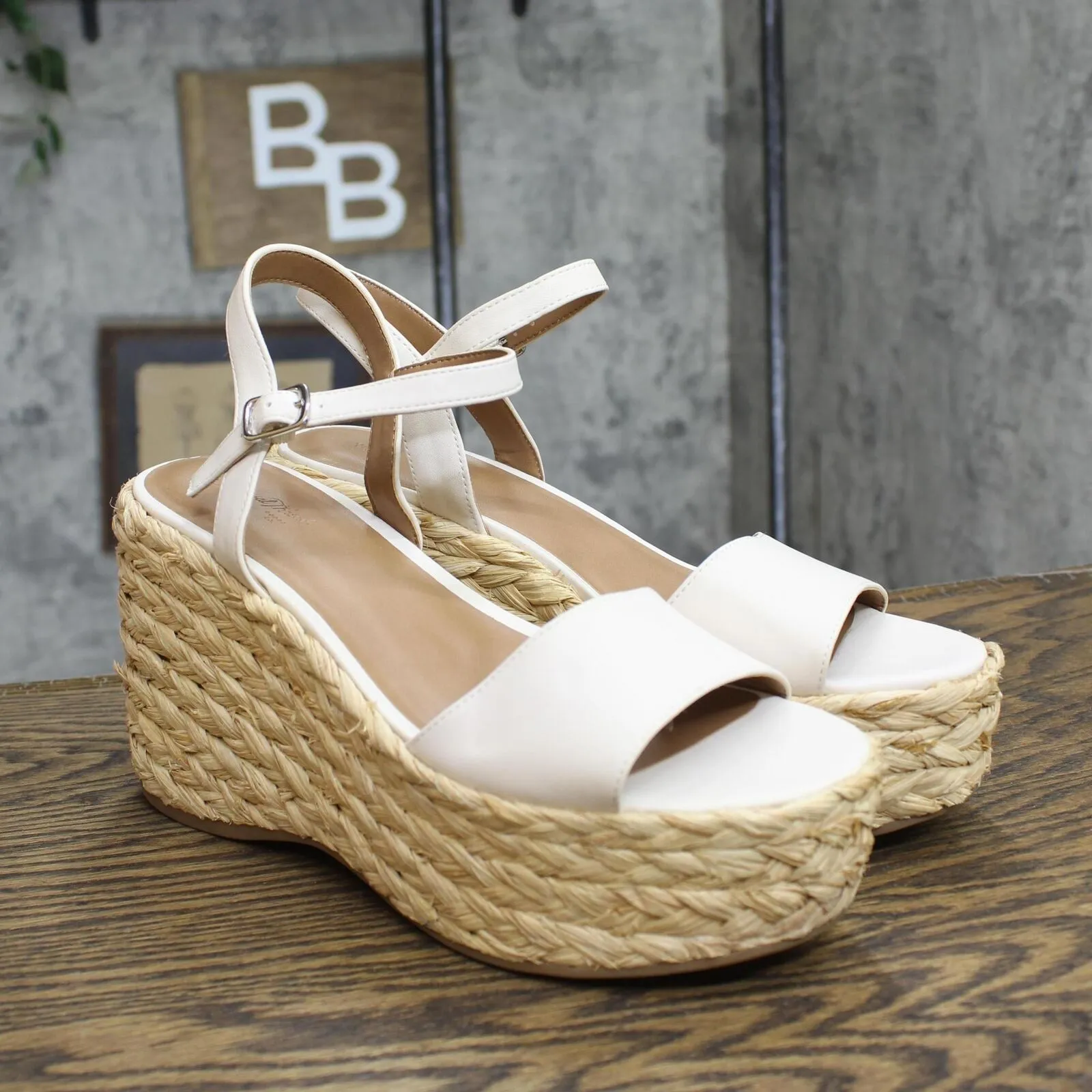 Universal Thread  Alisha Platform Wedge Heels with Memory Foam Insole White 8.5M