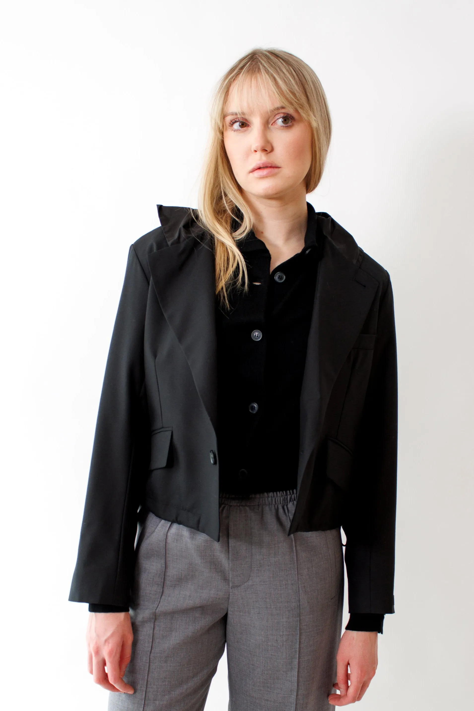 WE-AR4 The Cropped Hooded Blazer